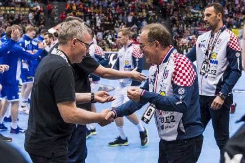Muenchen, Deutschland 11. Januar 2019: WM 2019 Männer - Gruppe B - Island vs. Kroatien v.li. Trainer Gudmundur Gudmundsson (Island), Trainer Lino Cervar (Kroatien) Muenchen Olympiahalle Bayern Deutschland