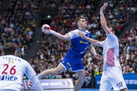 Muenchen, Deutschland 11. Januar 2019: WM 2019 Männer - Gruppe B - Island vs. Kroatien v.li. Manuel Strlek (Kroatien), Elvar Orn Jonsson (Island), Domagoj Duvnjak (Kroatien THW Kiel) Muenchen Olympiahalle Bayern Deutschland