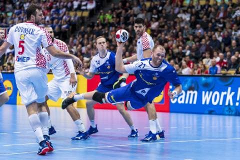 Muenchen, Deutschland 11. Januar 2019: WM 2019 Männer - Gruppe B - Island vs. Kroatien v.li. Domagoj Duvnjak (Kroatien THW Kiel), Arnar Arnarsson (Island) Muenchen Olympiahalle Bayern Deutschland
