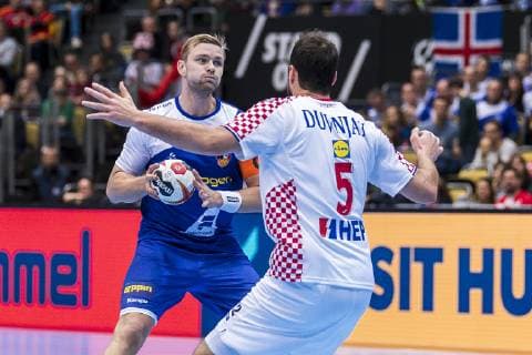 Muenchen, Deutschland 11. Januar 2019: WM 2019 Männer - Gruppe B - Island vs. Kroatien v.li. Aron Palmarsson (Island), Domagoj Duvnjak (Kroatien THW Kiel) Muenchen Olympiahalle Bayern Deutschland