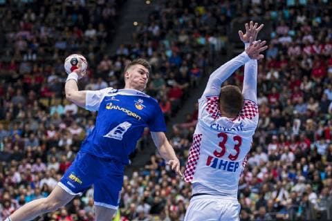 Muenchen, Deutschland 11. Januar 2019: WM 2019 Männer - Gruppe B - Island vs. Kroatien v.li. Elvar Orn Jonsson (Island), Luka Cindric (Kroatien) Muenchen Olympiahalle Bayern Deutschland