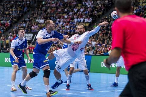 Muenchen, Deutschland 11. Januar 2019: WM 2019 Männer - Gruppe B - Island vs. Kroatien v.li. Elvar Orn Jonsson (Island), Arnar Arnarsson (Island), Zeljko Musa (Kroatien SC Magdeburg) Muenchen Olympiahalle Bayern Deutschland