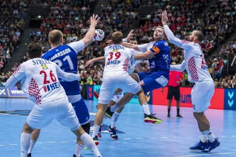 Muenchen, Deutschland 11. Januar 2019: WM 2019 Männer - Gruppe B - Island vs. Kroatien v.li. Manuel Strlek (Kroatien), Arnar Arnarsson (Island), David Mandic (Kroatien), Aron Palmarsson (Island), Zeljko Musa (Kroatien SC Magdeburg) Muenchen Olympiahalle Bayern Deutschland