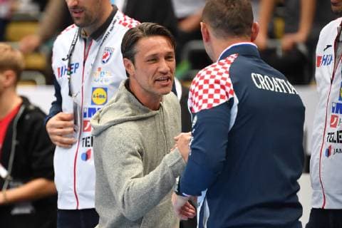 Niko KOVAC (Trainer Bayern Muenchen) gratuliert seinen kroatischen Landsleuten zum Sieg. Vorrunde Gruppe B, Island (ISL)-Kroatien (CRO) 27-31, am 11.01.2019 in