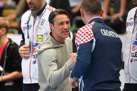 Niko KOVAC (Trainer Bayern Muenchen) gratuliert seinen kroatischen Landsleuten zum Sieg. Vorrunde Gruppe B, Island (ISL)-Kroatien (CRO) 27-31, am 11.01.2019 in