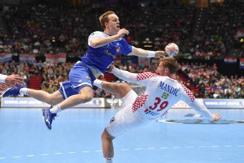 Omar Ingi MAGNUSSON (ISL), Aktion,Zweikampf gegen David MANDIC (CRO). Vorrunde Gruppe B, Island (ISL)-Kroatien (CRO) 27-31, am 11.01.2019 in