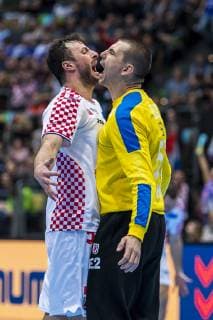 Muenchen, Deutschland 11. Januar 2019: WM 2019 Männer - Gruppe B - Island vs. Kroatien v.li. Domagoj Duvnjak (Kroatien THW Kiel), Torhueter Marin Sego (Kroatien) Muenchen Olympiahalle Bayern Deutschland