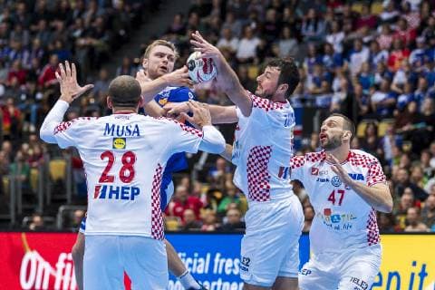 Muenchen, Deutschland 11. Januar 2019: WM 2019 Männer - Gruppe B - Island vs. Kroatien v.li. Zeljko Musa (Kroatien SC Magdeburg), Aron Palmarsson (Island), Domagoj Duvnjak (Kroatien THW Kiel) Muenchen Olympiahalle Bayern Deutschland