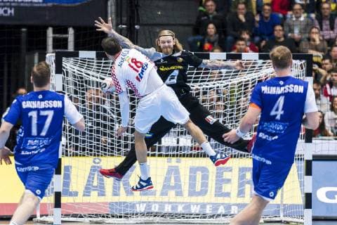 Muenchen, Deutschland 11. Januar 2019: WM 2019 Männer - Gruppe B - Island vs. Kroatien Igor Karacic (Kroatien), Torhueter Bjoergvin Gustavsson (Island) Muenchen Olympiahalle Bayern Deutschland