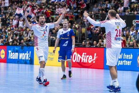 Muenchen, Deutschland 11. Januar 2019: WM 2019 Männer - Gruppe B - Island vs. Kroatien v.li. Domagoj Duvnjak (Kroatien THW Kiel), Aron Palmarsson (Island), Zeljko Musa (Kroatien SC Magdeburg) Muenchen Olympiahalle Bayern Deutschland