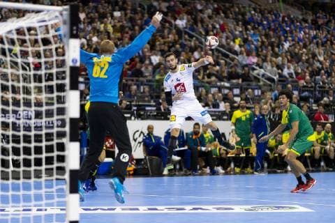 Handball WM, Brasilien - Frankreich Nedim Remili (Nr. 5, Frankreich) gegen Leonardo Terceriol (Nr. 62, Brasilien). Brasilien vs. Frankreich, Vorrunde, Handball, IHF Handball Weltmeisterschaft, 11.01.19 Berlin Berlin Germany Mercedes-Benz-Arena Copyright: xAgentur54Gradx xFelixxKoenigx