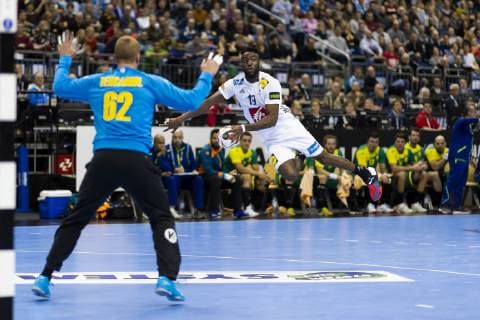 Handball WM, Brasilien - Frankreich Luc Abalo (Nr. 19, Frankreich) gegen Leonardo Terceriol (Nr. 62, Brasilien). Brasilien vs. Frankreich, Vorrunde, Handball, IHF Handball Weltmeisterschaft, 11.01.19 Berlin Berlin Germany Mercedes-Benz-Arena Copyright: xAgentur54Gradx xFelixxKoenigx