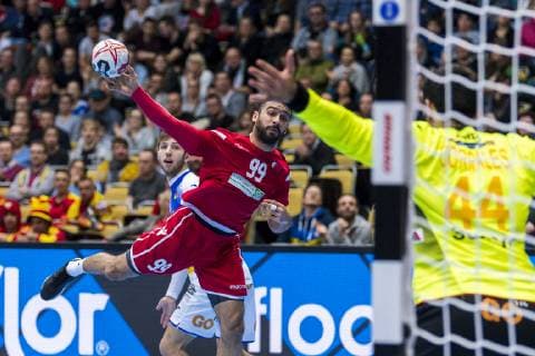 Handball WM, Bahrain - Spanien Muenchen, Deutschland 11. Januar 2019: WM 2019 Männer - Gruppe B - Bahrain vs. Spanien v.li. Husain Alsayyad (Bahrain), Torhueter Rodrigo Corrales (Spanien) Muenchen Olympiahalle Bayern Deutschland
