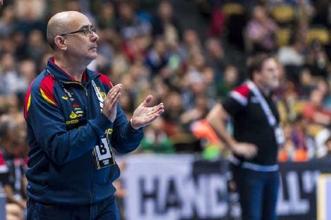 Handball WM, Bahrain - Spanien Muenchen, Deutschland 11. Januar 2019: WM 2019 Männer - Gruppe B - Bahrain vs. Spanien Trainer Jorid Ribera (Spanien) Muenchen Olympiahalle Bayern Deutschland