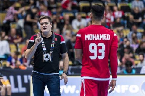 Handball WM, Bahrain - Spanien Muenchen, Deutschland 11. Januar 2019: WM 2019 Männer - Gruppe B - Bahrain vs. Spanien v.li. Coach Aron Krist Jansson (Bahrain), Mohamed Habib (Bahrain) Muenchen Olympiahalle Bayern Deutschland