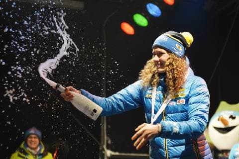 Siegerehrungen nach den Biathlon-Weltcup-Sprint-Rennen der Frauen (10.01.2019) und den -Sprint-Rennen der Männer (11.01.2019). Hanna Oeberg Öberg (SWE) feiert ihren dritten platz vom Frauen-Sprint auf der Siegerehrung mit einer Sektdusche. Oberhof Thüringen Deutschland