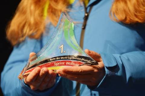 Siegerehrungen nach den Biathlon-Weltcup-Sprint-Rennen der Frauen (10.01.2019) und den -Sprint-Rennen der Männer (11.01.2019). Siegerpokal für die Siegerin des Sprint-Wettkampfes beim Biathlon-Weltcup in Oberhof. Oberhof Thüringen Deutschland
