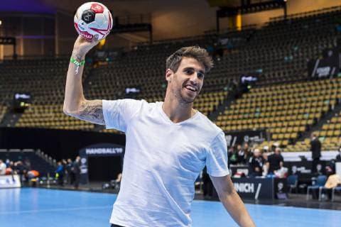 Muenchen, Deutschland 11. Januar 2019: WM 2019 Männer - Gruppe B - Bahrain vs. Spanien Javi Martinez (FC Bayern München) setzt zum Wurf an Muenchen Olympiahalle Bayern Deutschland
