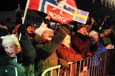 Siegerehrungen nach den Biathlon-Weltcup-Sprint-Rennen der Frauen (10.01.2019) und den -Sprint-Rennen der Männer (11.01.2019). Biathlon-Fans bei der Siegerehrung, jubeln den Biathleten zu. Oberhof Thüringen Deutschland