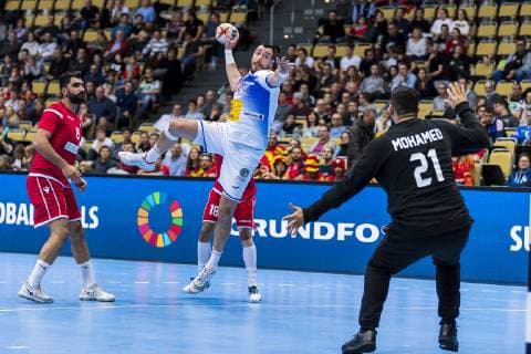 Muenchen, Deutschland 11. Januar 2019: WM 2019 Männer - Gruppe B - Bahrain vs. Spanien v.li. Mohamed Merza (Bahrain), Gedeon Guardiola (Spanien Rhein-Neckar Loewen), Torhueter Mohamed A.Husain (Bahrain) Muenchen Olympiahalle Bayern Deutschland