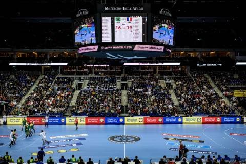 Handball Weltmeisterschaft Übersicht mit Blick auf die Haupttribüne beim Spiel zwischen Brasilien und Frankreich bei der Handball Weltmeisterschaft in Berlin am 11.01.2019, , Berlin BER Germany Mercedes-Benz-Arena