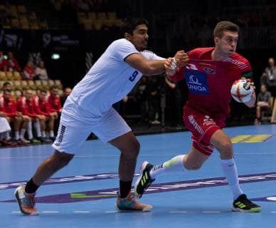 Handball WM, Österreich - Chile Handball-WM Österreich - Chile am 12.01.2019 in der Jyske Bank Boxen in Herning Javier Frelijj ( Chile ), links - Mykola BILYK ( Österreich ), rechts