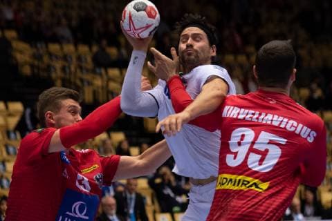 Handball WM, Österreich - Chile Handball-WM Österreich - Chile am 12.01.2019 in der Jyske Bank Boxen in Herning Mykola BILYK ( Österreich ), links - Erwin Feuchtmann ( Chile ), mitte - Romas KIRVELIAVICIUS ( Österreich ), rechts