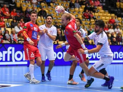 Handball WM, Österreich - Chile HANDBALL - IHF WC, AUT vs CHI HERNING,DENMARK,12.JAN.19 - HANDBALL - IHF Men s World Championships, international match Länderspiel Austria vs Chile. Image shows Lukas Herburger (AUT), Erwin Feuchtmann, Javier Frelijj (CHI), Gerald Zeiner (AUT) and Marco Oneto (CHI). GEPAxpictures xOliverxLerch