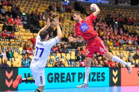 Handball WM, Österreich - Chile HANDBALL - IHF WC, AUT vs CHI HERNING,DENMARK,12.JAN.19 - HANDBALL - IHF Men s World Championships, international match Länderspiel Austria vs Chile. Image shows Victor Donoso (CHI) and Janko Bozovic (AUT). GEPAxpictures xOliverxLerch