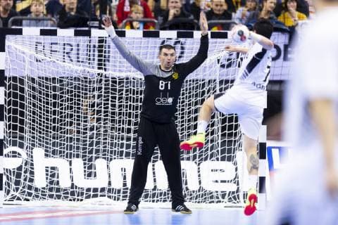 Suyoung Jung (Nr. 7, Korea) beim Konter gegen Victor Kireev (Nr. 87, Russland). Russland vs. Korea, Vorrunde, Handball, IHF Handball Weltmeisterschaft, 12.01.19 Berlin Berlin Germany Mercedes-Benz-Arena Copyright: xAgentur54Gradx xFelixxKoenigx