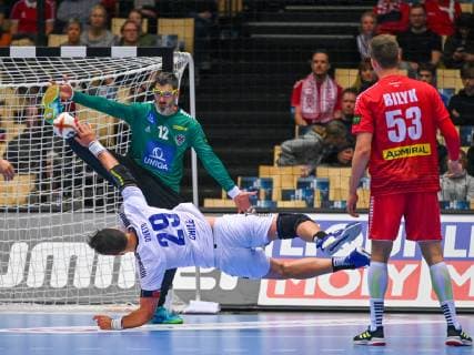 HANDBALL - IHF WC, AUT vs CHI HERNING,DENMARK,12.JAN.19 - HANDBALL - IHF Men s World Championships, international match Länderspiel Austria vs Chile. Image shows Nikola Marinovic (AUT), Marco Oneto (CHI) and Nikola Bilyk (AUT). GEPAxpictures xOliverxLerch