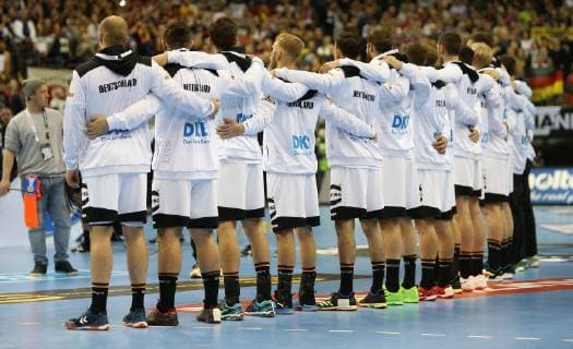 Handball WM, Deutschland - Brasilien Team Deutschland bei Nationalhymne vor Beginn des Spiels Deutschland gegen Brasilien der Handball- WM 2019 der Maenner am 12.01.2019 in der Mercedes-Benz Arena in Berlin Handball - WM 2019 - Gruppe A - Deutschland - Brasilien