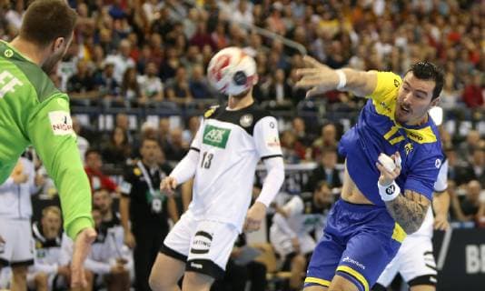 Handball WM, Deutschland - Brasilien Alexandro Pozzer (Brasilien) auf Andreas Wolff (Deutschland) beim Spiel Deutschland gegen Brasilien der Handball- WM 2019 der Maenner am 12.01.2019 in der Mercedes-Benz Arena in Berlin Handball - WM 2019 - Gruppe A - Deutschland - Brasilien