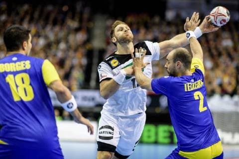 Handball WM, Deutschland - Brasilien Handball WM, Deutschland - Brasilien Deutschland vs Brasilien, Handball Weltmeisterschaft 2019, 12.01.2019 l-r: Felipe Borges (BRA 18), Steffen Weinhold (GER 17) und Henrique Teixeira (BRA 2) beim Spiel zwischen Deutschland und Brasilien bei der Handball Weltmeisterschaft in Berlin am 12.01.2019, , Berlin BER Germany Mercedes-Benz-Arena