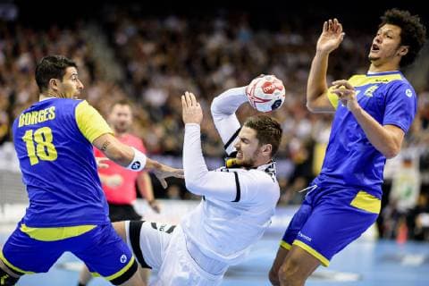 Deutschland vs Brasilien, Handball Weltmeisterschaft 2019, 12.01.2019 l-r: Felipe Borges (BRA 18), Hendrik Pekeler (GER 13) und Thiagus Petrus Santos (BRA 14) beim Spiel zwischen Deutschland und Brasilien bei der Handball Weltmeisterschaft in Berlin am 12.01.2019, , Berlin BER Germany Mercedes-Benz-Arena
