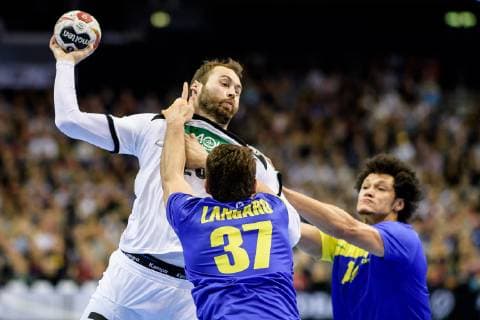 Handball WM, Deutschland - Brasilien Deutschland vs Brasilien, Handball Weltmeisterschaft 2019, 12.01.2019 Steffen Faeth (GER 23) gegen Haniel Langaro (BRA 37) und Thiagus Petrus Santos (BRA 14) beim Spiel zwischen Deutschland und Brasilien bei der Handball Weltmeisterschaft in Berlin am 12.01.2019, , Berlin BER Germany Mercedes-Benz-Arena