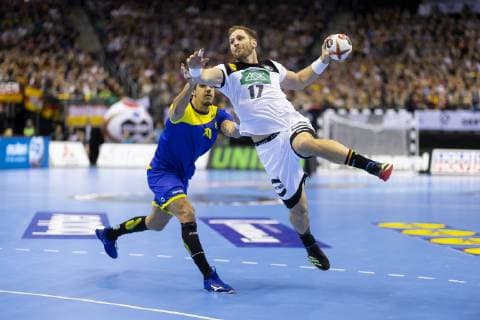Handball WM, Deutschland - Brasilien Steffen Weinhold (Nr. 17, Deutschland) gegen Jose Toledo (Nr. 10, Brasilien). Deutschland vs. Brasilien, Vorrunde, Handball, IHF Handball Weltmeisterschaft, 12.01.19 Berlin Berlin Germany Mercedes-Benz-Arena Copyright: xAgentur54Gradx xFelixxKoenigx