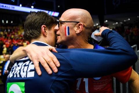 190112 Alexander Blonz of Norway celebrates with his father after the IHF World Handball Championship match between Norway and Saudi Arabia on January 12, 2019 in Herning. Photo: Jon Olav Nesvold BILDBYRN kod JE 160396 Copyright: JONxOLAVxNESVOLD BB190112JE100