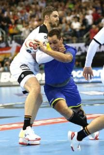 Handball WM, Deutschland - Brasilien Hendrik Pekeler (Deutschland) gegen Guilherme Valadao (Brasilien) beim Spiel Deutschland gegen Brasilien der Handball- WM 2019 der Maenner am 12.01.2019 in der Mercedes-Benz Arena in Berlin Handball - WM 2019 - Gruppe A - Deutschland - Brasilien