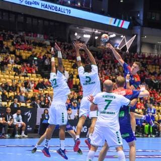 Handball WM, Norwegen - Saudi-Arabien HANDBALL - IHF WC, NOR vs KSA HERNING,DENMARK,12.JAN.19 - HANDBALL - IHF Men s World Championships, international match Länderspiel Norway vs Saudi Arabia. Image shows Adnan Radnah, Hassan Aljanabi, Rami Almutairi (KSA), Magnus Gullerud and Espen-Lie Hansen (NOR). GEPAxpictures xOliverxLerch
