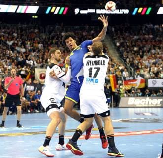 GER, Germany vs. Brazil 12.01.2019, Mercedes Benz Arena, Berlin, GER, Germany vs. Brazil, im Bild Hendrik Pekeler (GER 13), Steffen Weinhold (GER 17), Petrus Santos (BRA 14)