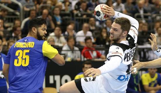 Hendrik Pekeler (Deutschland) beim Spiel Deutschland gegen Brasilien der Handball- WM 2019 der Maenner am 12.01.2019 in der Mercedes-Benz Arena in Berlin Handball - WM 2019 - Gruppe A - Deutschland - Brasilien