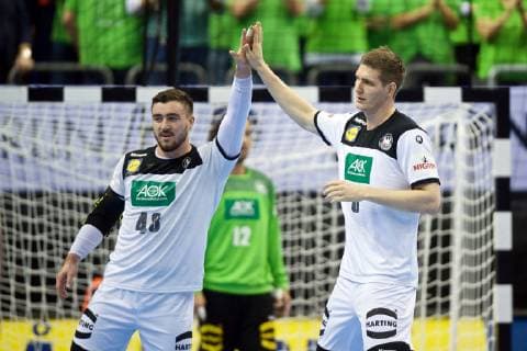 Handball Berlin 12.01.2019 Weltmeisterschaft 2019 Weltmeisterschaften der Männer Gruppe A Deutschland (GER) - Brasilien (BRA) Jannik Kohlbacher (Deutschland, No.48) Finn Lemke (Deutschland, No.06) Jubel