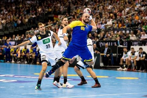 Berlin, 12. Januar 2019 - Handball, IHF Men s World Championship WM Weltmeisterschaft 2019, Deutschland - Brasilien: Fabian Böhm (Deutschland, 38), Gustavo Cesar Rodrigues (Brasilien, 95)