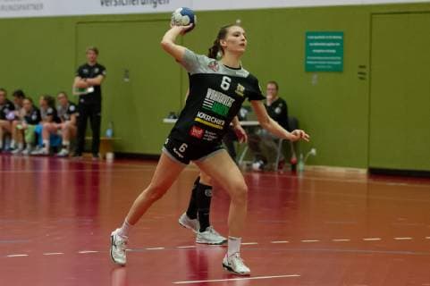 Vanessa Nagler (VfL Waiblingen, 6) beim Siebenmeter, 7m, Spielszene, Aktion, Action, Handball, 2. Bundesliga Frauen, SV Werder Bremen - VfL Waiblingen,