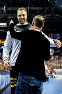 Deutschland vs Brasilien, Handball Weltmeisterschaft 2019, 12.01.2019 Torwart Andreas Wolff (GER 33) mit Bob Hanning beim Spiel zwischen Deutschland und Brasilien bei der Handball Weltmeisterschaft in Berlin am 12.01.2019, , Berlin BER Germany Mercedes-Benz-Arena