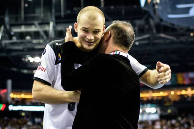 Deutschland vs Brasilien, Handball Weltmeisterschaft 2019, 12.01.2019 Paul Drux (GER 95) und Bob Hanning beim Spiel zwischen Deutschland und Brasilien bei der Handball Weltmeisterschaft in Berlin am 12.01.2019, , Berlin BER Germany Mercedes-Benz-Arena
