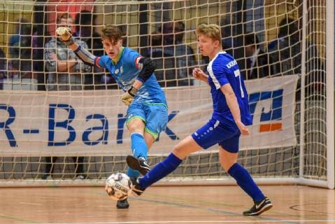 Torwart Simon Spari (SK Sturm Graz) und Luca Nagelbach (Karlsruher SC). Deutschland, Gaildorf, 12.01.2019, Jugendfussball, 30.Int. U17 U 17 Hallenfussballturnier: Jugend Euro Cup 2019, Sporthalle