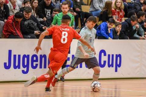 Arif Alkan (1.FC Köln) und Dejam Igrjatic (FC Bayern Muenchen). Deutschland, Gaildorf, 12.01.2019, Jugendfussball, 30.Int. U17 U 17 Hallenfussballturnier: Jugend Euro Cup 2019, Sporthalle