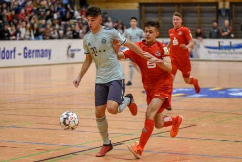 David Halbich (FC Bayern Muenchen) und Markus Krohn (1.FC Köln). Deutschland, Gaildorf, 12.01.2019, Jugendfussball, 30.Int. U17 U 17 Hallenfussballturnier: Jugend Euro Cup 2019, Sporthalle